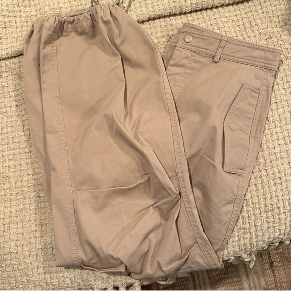 NWOT ZARA Women's Jogger Pants
Size small Beige Drawstring
Stretch Fabric - Picture 4 of 13